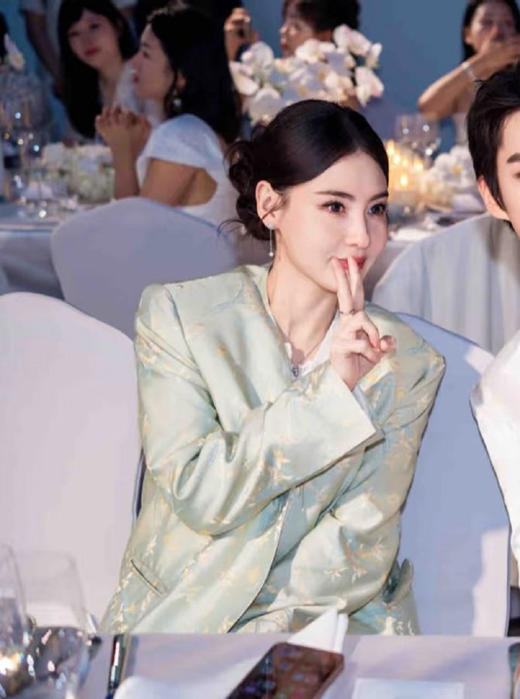 差点没认出这是张柏芝,从港风女神转变成网红,网友纷纷惋惜!