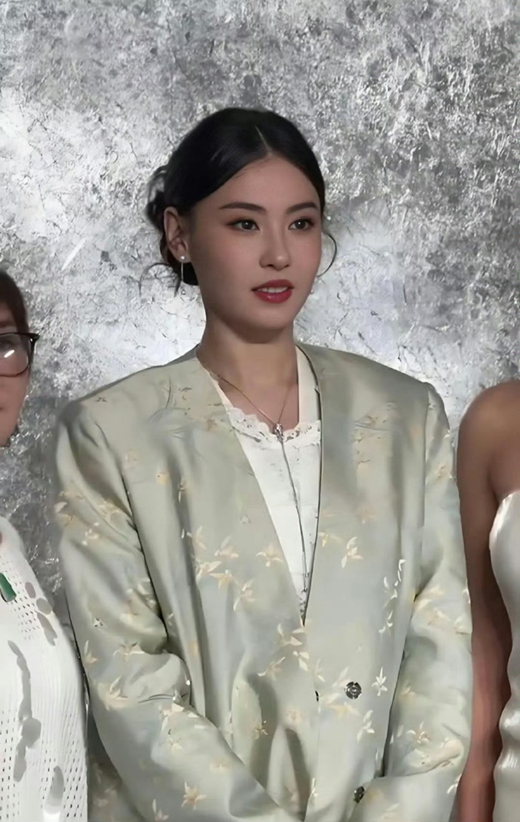 差点没认出这是张柏芝，从港风女神转变成网红，网友纷纷惋惜！