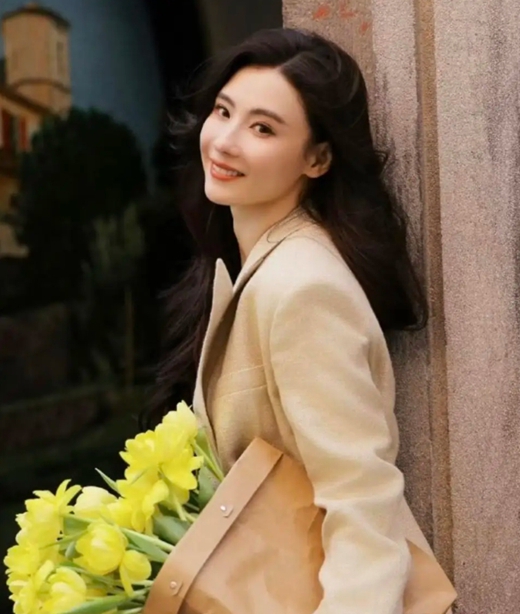 差点没认出这是张柏芝，从港风女神转变成网红，网友纷纷惋惜！