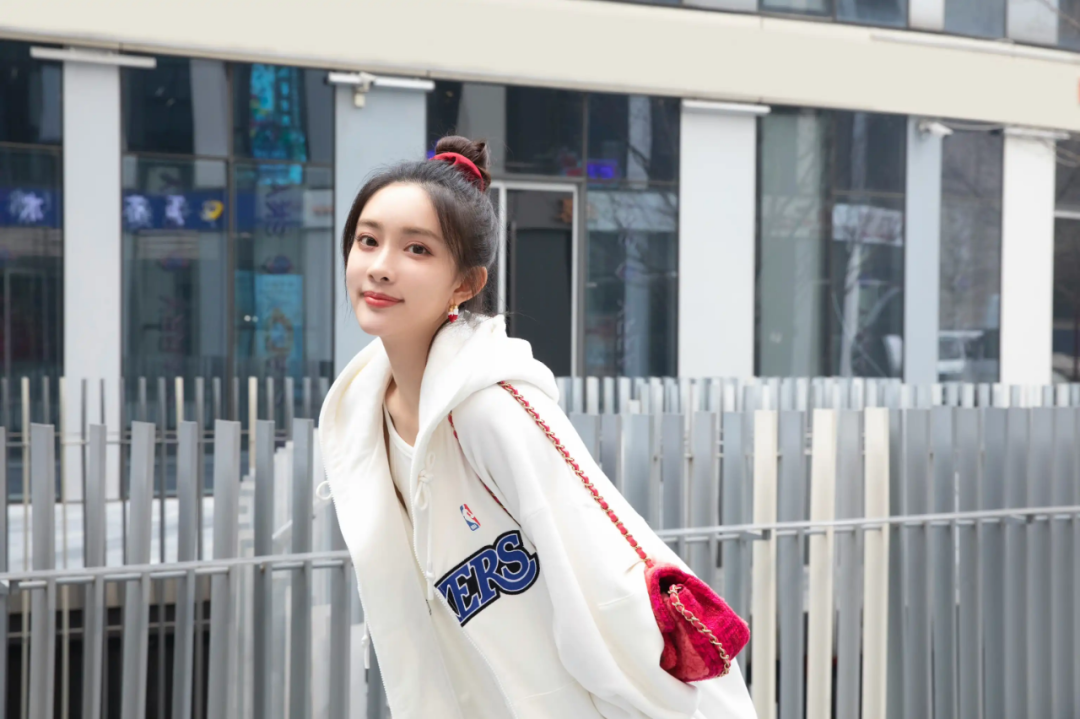 孟子义的狗巧克力塌房了！曾舜晞房车遭殃，全网笑翻