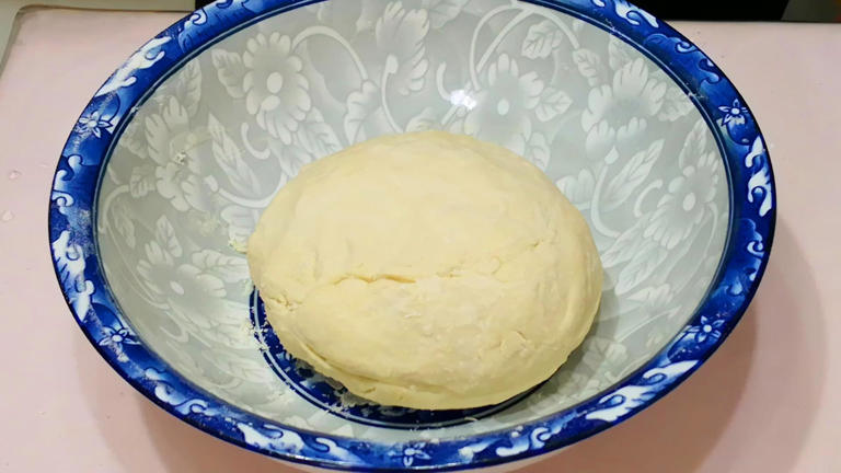 天热要多吃茄子，教你一个神仙吃法，不炖不凉拌，出锅太香了！