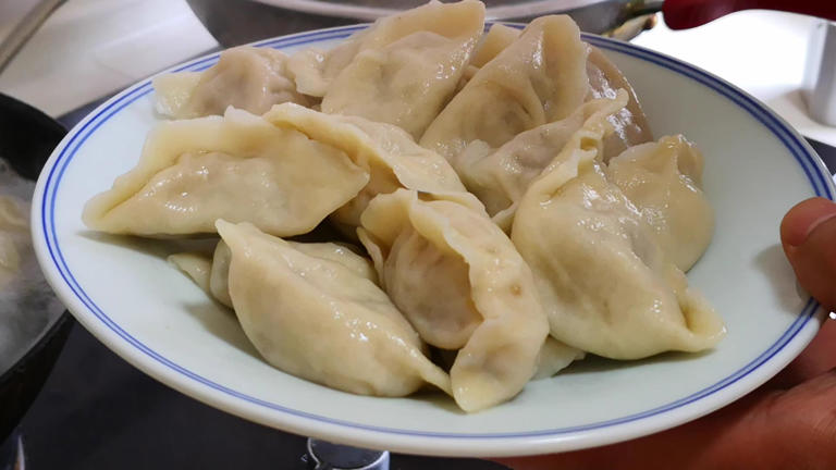 天热要多吃茄子，教你一个神仙吃法，不炖不凉拌，出锅太香了！
