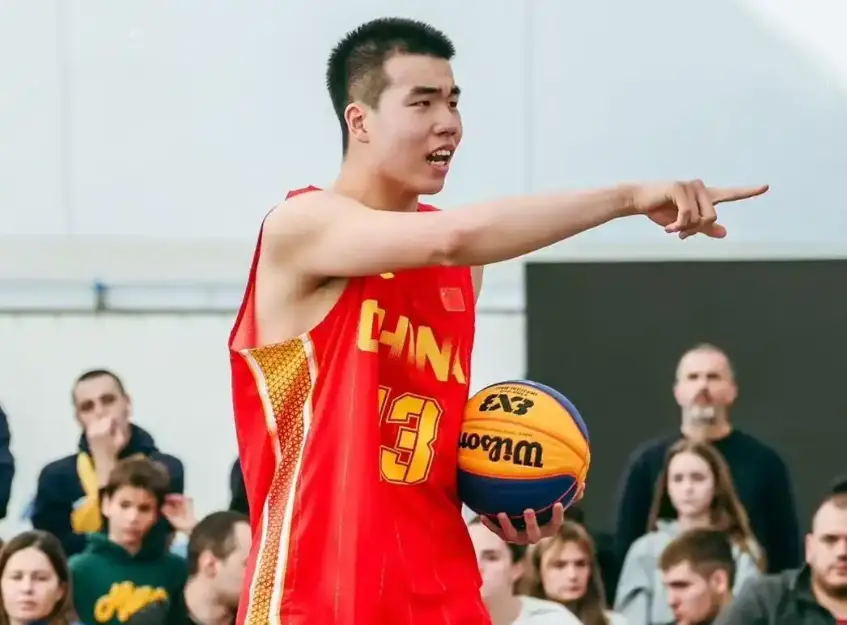小杨瀚森？张懿赵杰轰26+10成国少领袖 14岁顶翻巴特勒他仍在升级