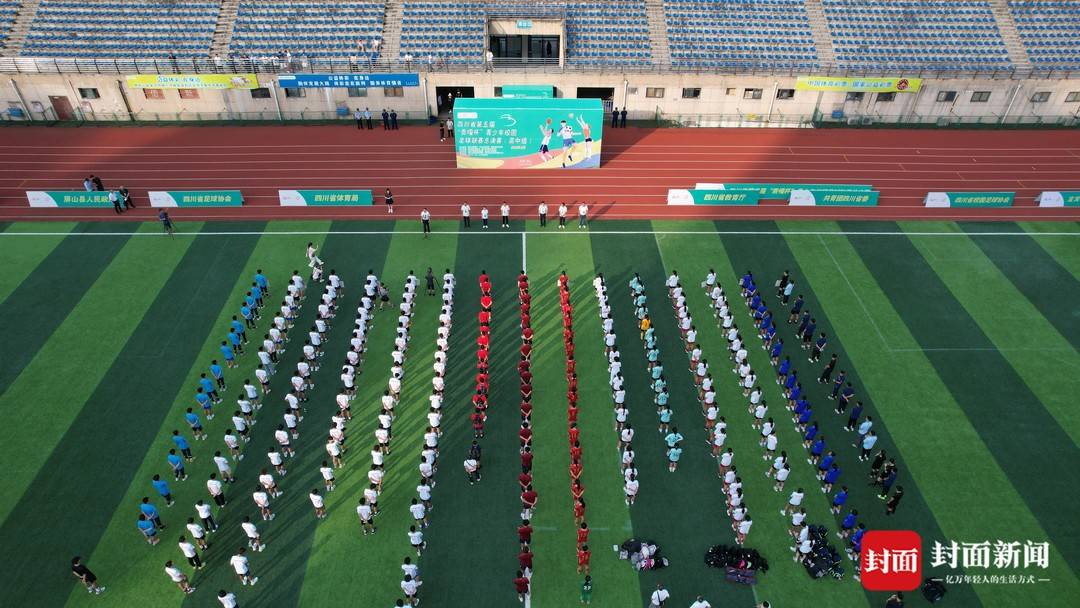 全省300余名足球少年集结 “贡嘎杯”青少年校园足球联赛总决赛（高中组）开赛