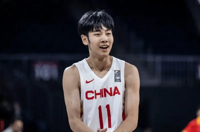 国青不敌加拿大！三叉戟轰55分，郇斯楠统治护框，篮板失误没法看