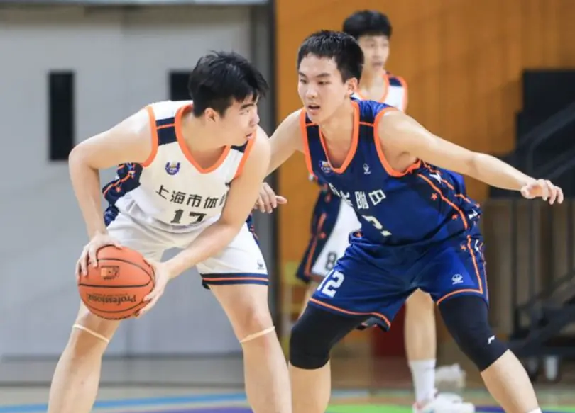 小杨瀚森？张懿赵杰轰26+10成国少领袖 14岁顶翻巴特勒他仍在升级