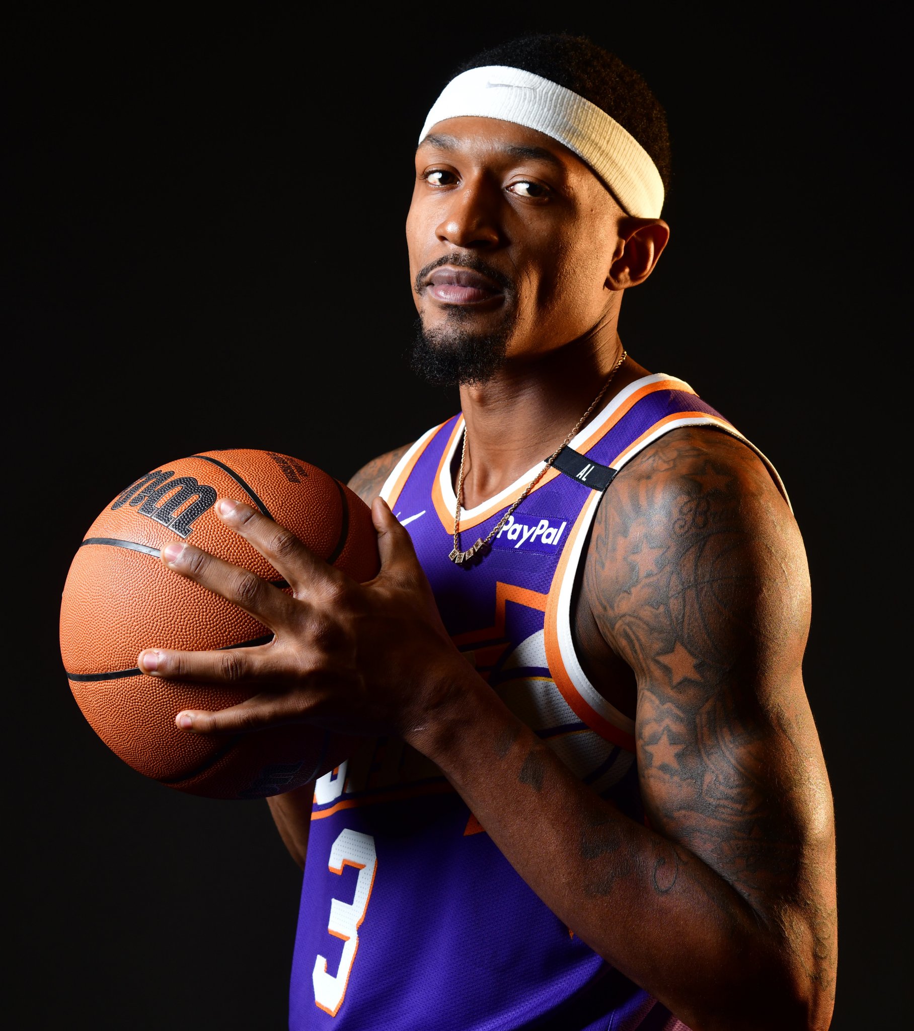 32岁生日快乐！NBA官方晒照为布拉德利-比尔庆生