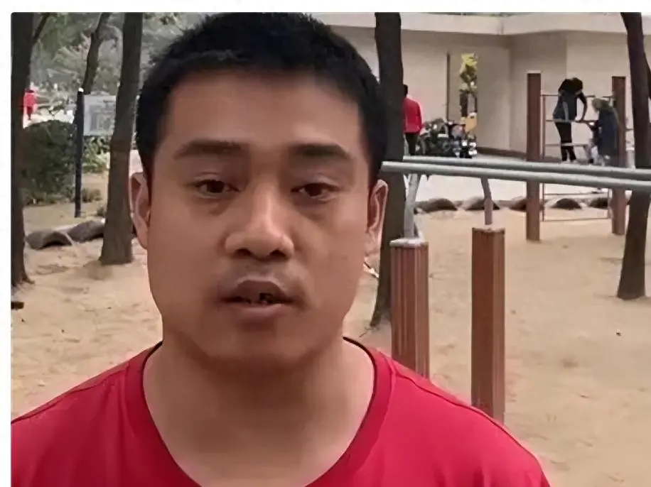 体操冠军三次因盗窃入狱，100块钱变卖金牌，离开陈光标后咋样了
