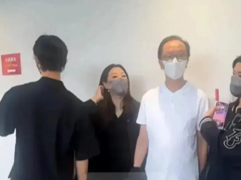 跳水女皇伏明霞近况：70岁丈夫当上董事长，19岁女儿亭亭玉立