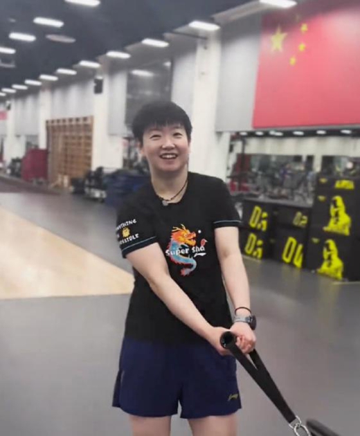 邓紫棋现身孙颖莎评论区，梦幻联动见证奋斗共鸣！