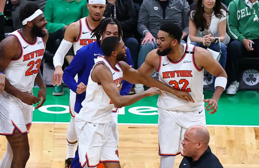 将总冠军打散，2-4尴尬出局！只坚持1年就散伙，NBA豪门该重建了