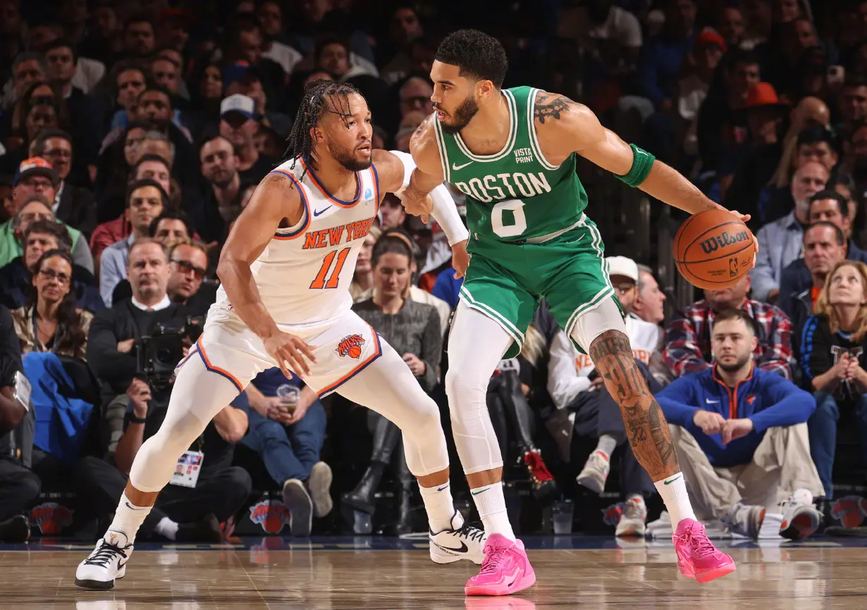 将总冠军打散，2-4尴尬出局！只坚持1年就散伙，NBA豪门该重建了