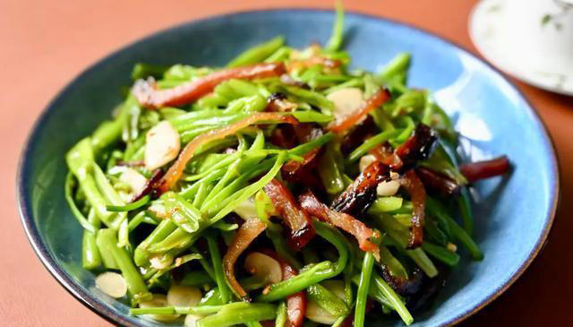 夏天湿热重，这碱性菜使劲吃，一清热二祛湿三通便，鲜嫩营养高