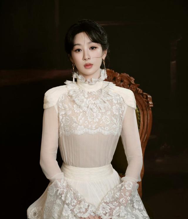 杨紫无缘白玉兰视后很正常，古装剧拿视帝和视后，只有胡歌和孙俪