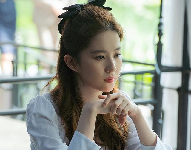 白玉兰奖无冷门，蒋欣得奖众望所归，靳东首夺视帝，宋佳如愿二封