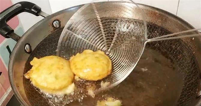 早餐饼夏天新做法，蓬松柔软，20秒出锅，比油条包子都好吃