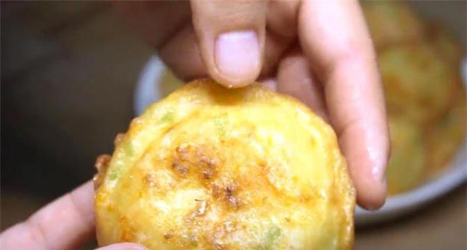 早餐饼夏天新做法，蓬松柔软，20秒出锅，比油条包子都好吃