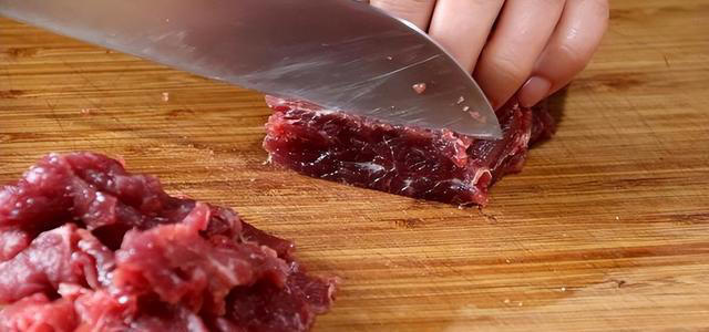 夏天，这肉再贵也要吃，一补铁，二强体，三增食欲，中老年要常吃