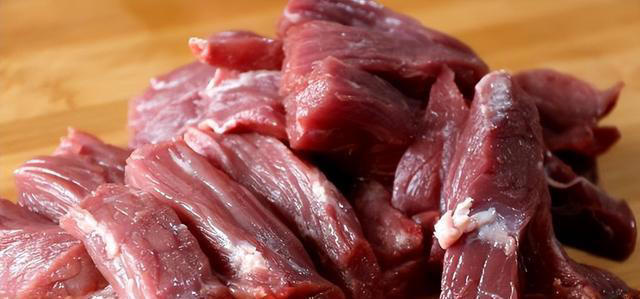 夏天，这肉再贵也要吃，一补铁，二强体，三增食欲，中老年要常吃