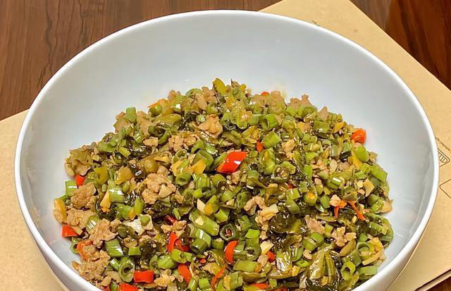 夏天湿热重，这碱性菜使劲吃，一清热二祛湿三通便，鲜嫩营养高