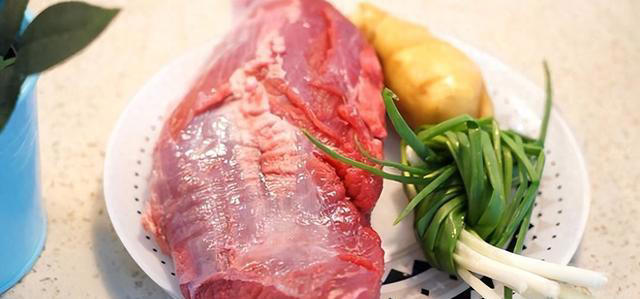 夏天，这肉再贵也要吃，一补铁，二强体，三增食欲，中老年要常吃