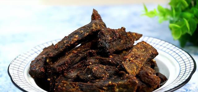 夏天，这肉再贵也要吃，一补铁，二强体，三增食欲，中老年要常吃