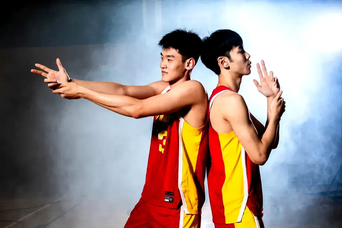 中国U19男篮不敌加拿大U19，赛后一喜三忧，曲绍斌执教辣眼睛