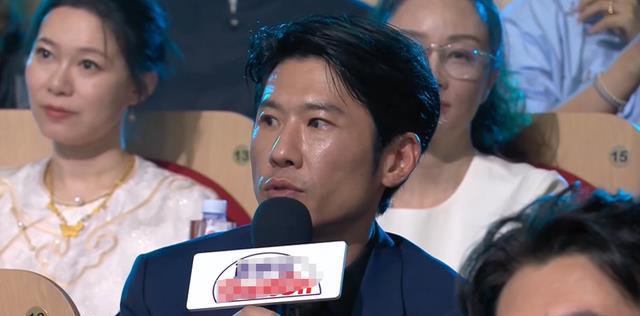 上海一夜，坐“靳东”后边的王宝强，让所有人见识了他的不解风情
