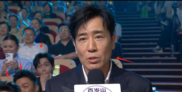 上海一夜，坐“靳东”后边的王宝强，让所有人见识了他的不解风情