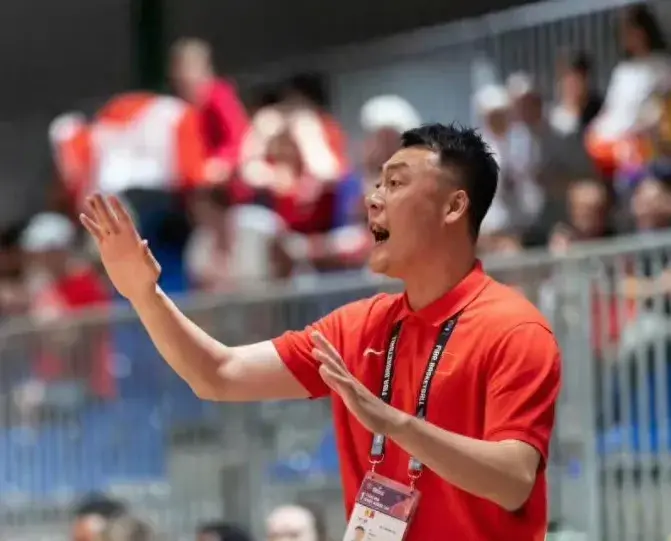 中国U19男篮不敌加拿大U19，赛后一喜三忧，曲绍斌执教辣眼睛