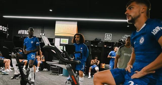 滑稽！球员骑健身车热身2小时，球迷愤怒：明年世界杯也这样？