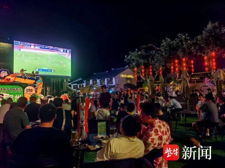 无锡上线40个“足球夜市”