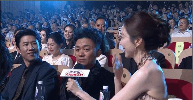 上海一夜，坐“靳东”后边的王宝强，让所有人见识了他的不解风情