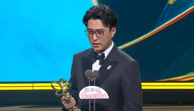 上海一夜，坐“靳东”后边的王宝强，让所有人见识了他的不解风情