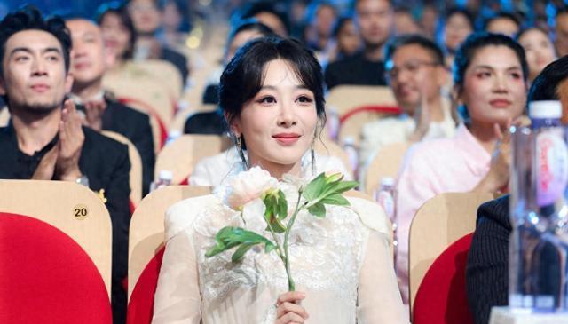 杨紫无缘白玉兰视后很正常，古装剧拿视帝和视后，只有胡歌和孙俪