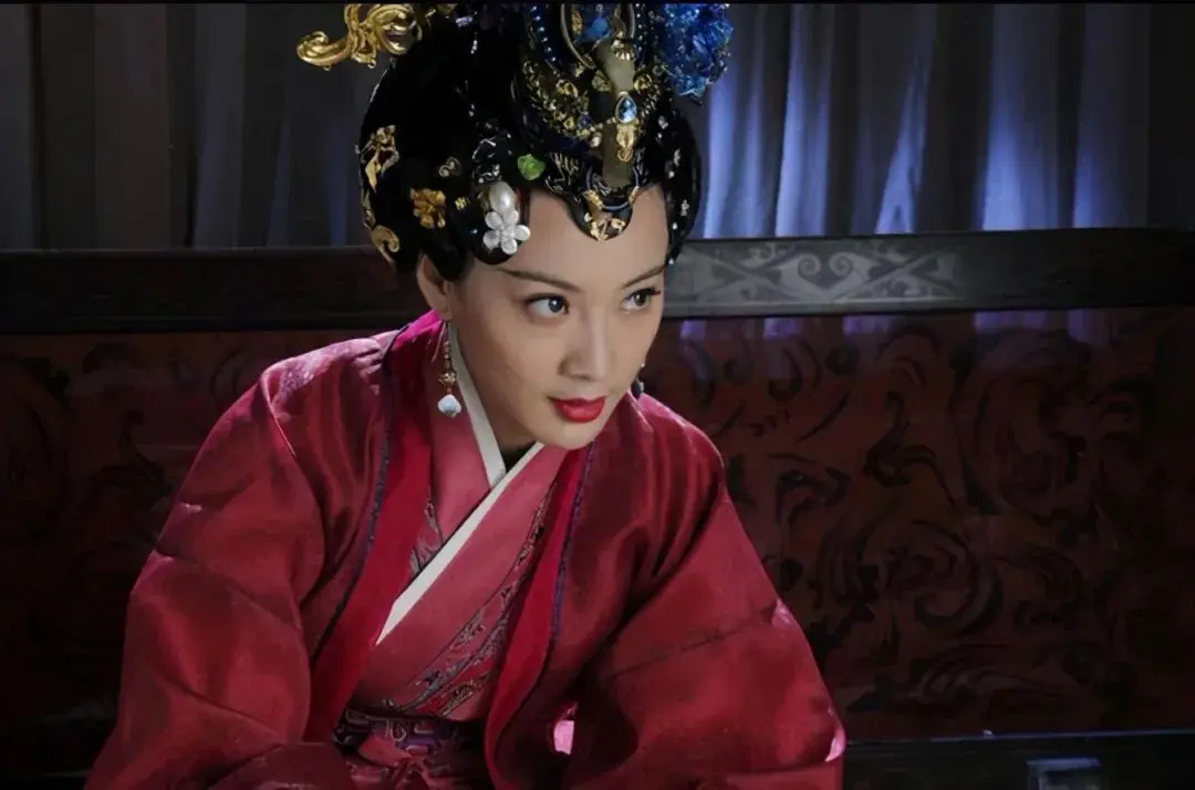 《以法之名》朴实的她戏外超美，演过《芈月传》差点没认出