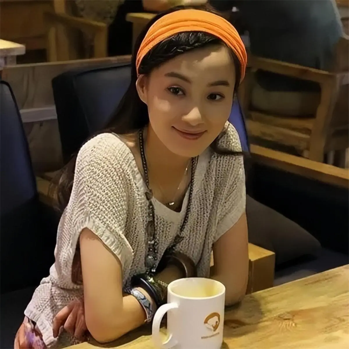 《以法之名》朴实的她戏外超美，演过《芈月传》差点没认出