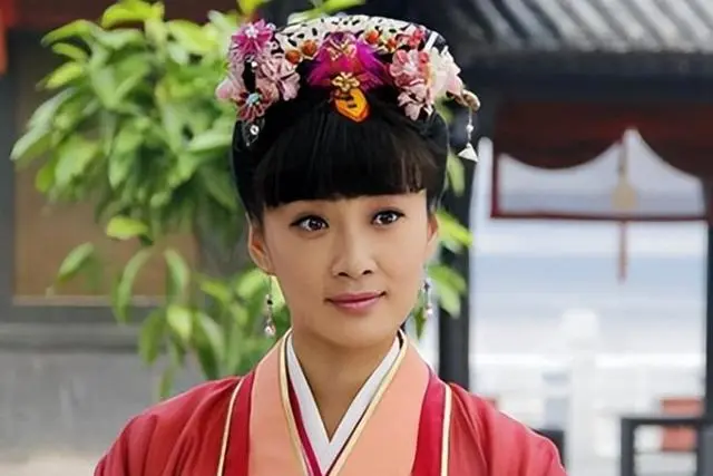 《以法之名》朴实的她戏外超美，演过《芈月传》差点没认出