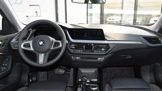 宝马终于低头了，豪华运动标杆，从近26万降到14万多，还要啥A4？