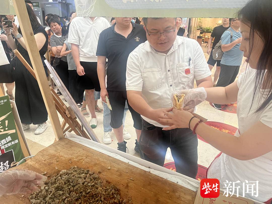 场上是对手、场下手拉手 苏超徐州泰州共唱“双城记”