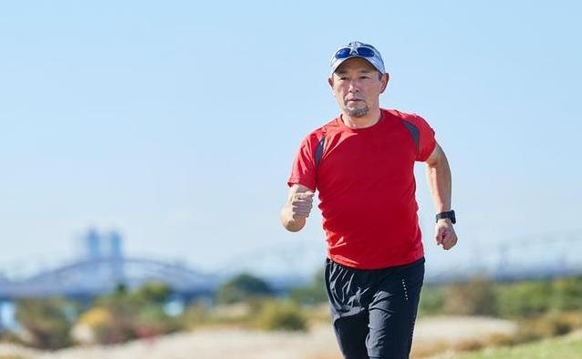 60岁老人坚持慢跑半年，身体大变样，你敢试试吗？