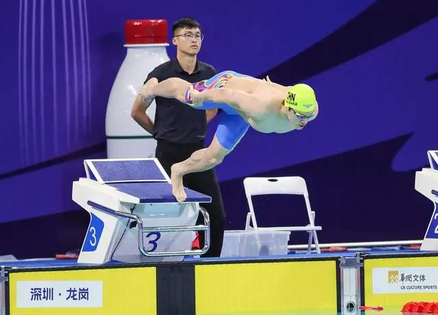 潘展乐面临成名后最严峻考验，世界排名跌出前10，世锦赛冲冠难度大