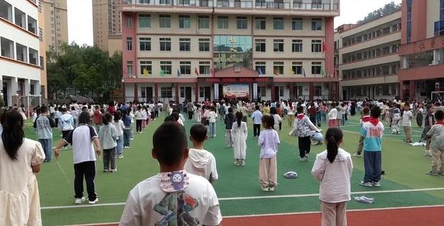 小县城学生挥棒夺冠，书屋点燃航天梦，教育咋这么牛？