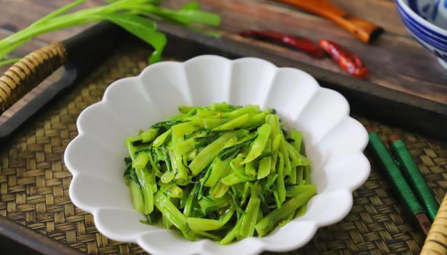 夏天湿热重，这碱性菜使劲吃，一清热二祛湿三通便，鲜嫩营养高