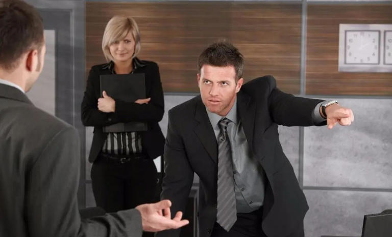 遇到一个强势的人,不要认怂,不要顺从,只需要记住“心理逆反理论”