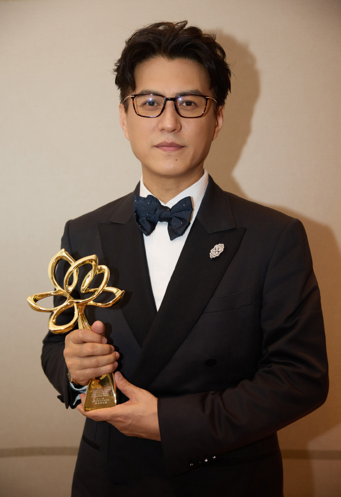 白玉兰奖之夜，于和伟二封视帝落空，靳东笑到最后！