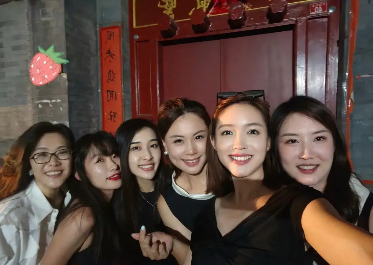 曾春蕾豪华朋友圈曝光！世界小姐+奥运冠军，凌晨发照，火速删除