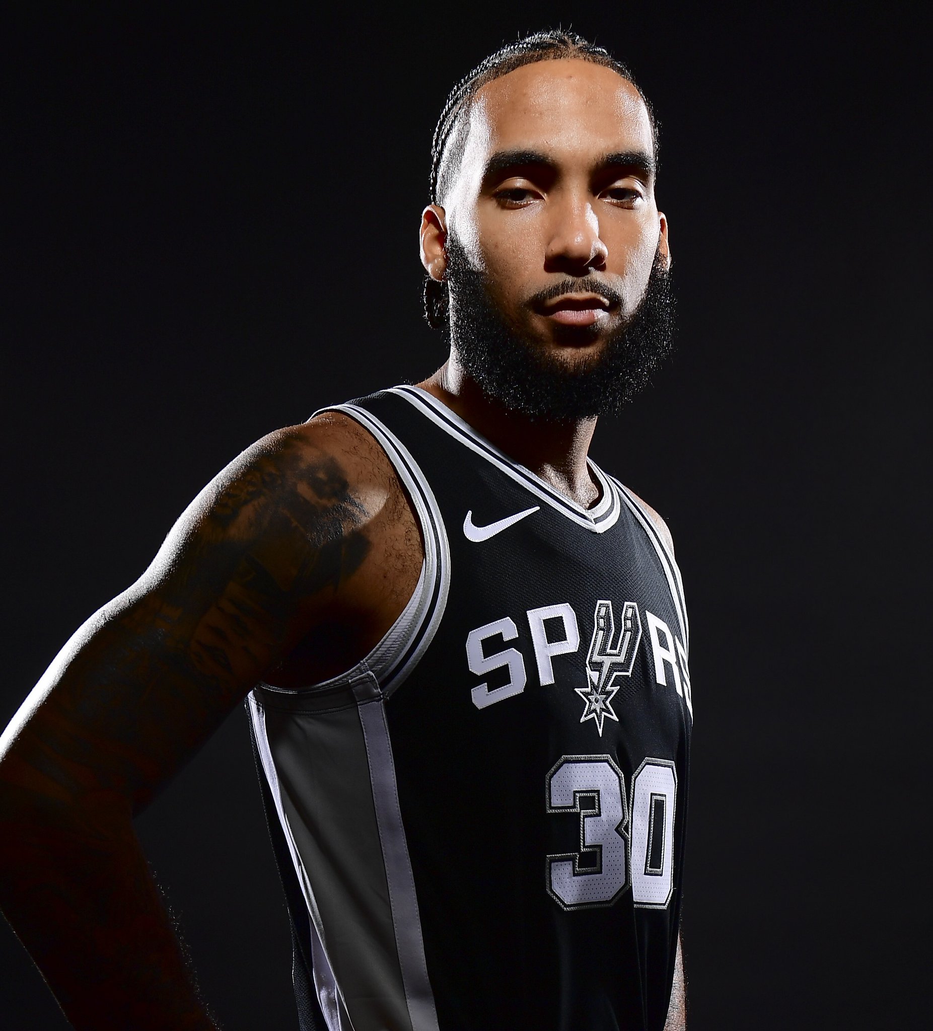 24岁生日快乐！NBA官方晒照为朱利安-尚帕尼庆生