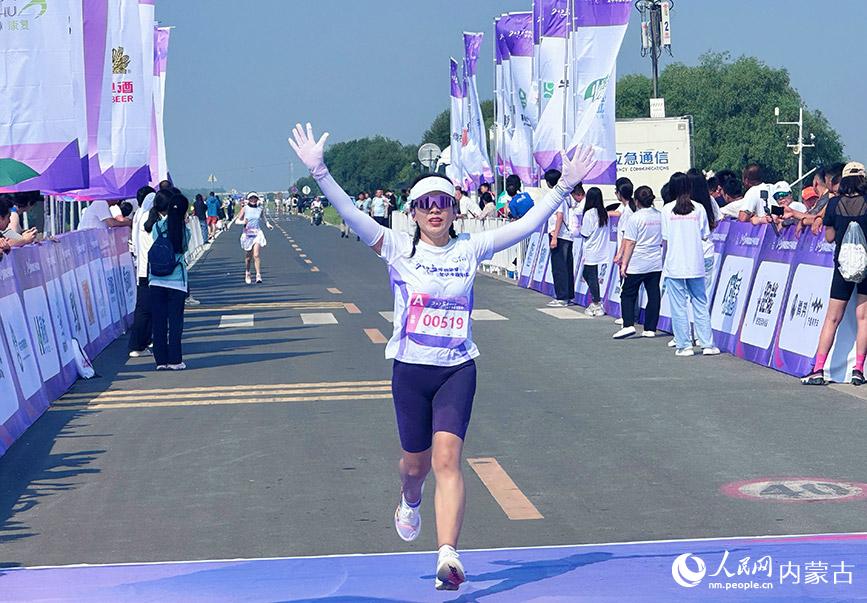 2025呼和浩特市女子半程马拉松举办 首创