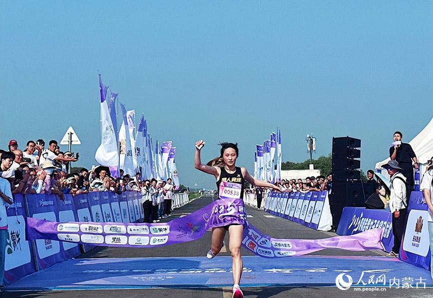 2025呼和浩特市女子半程马拉松举办 首创-AR钿子奖牌-